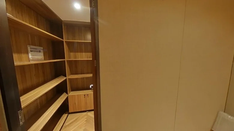 Long Hair Metropolitan Gentlemen - View 19