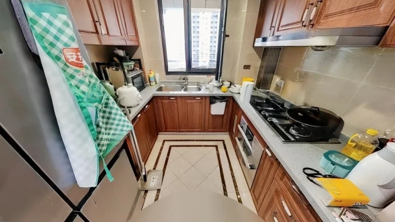 Sky Mansion Heart Adorns Grand Courtyard - View 6