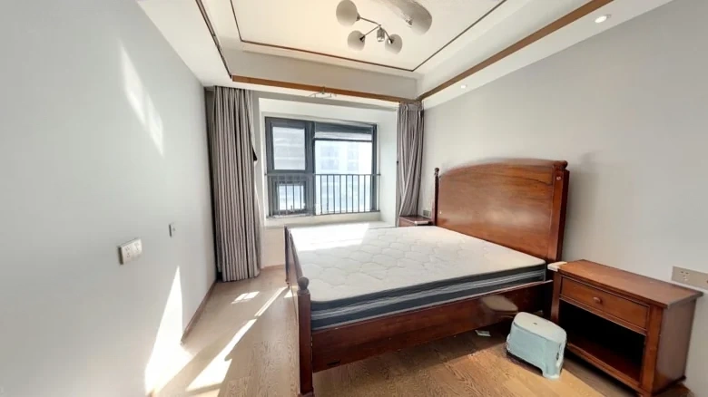 Metropolis Seasons East District - View 3