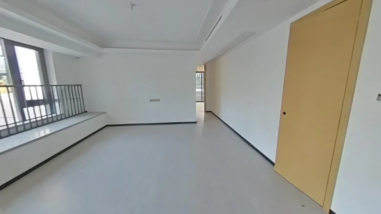 Lunar Peak Premium Emerald Court - View 7