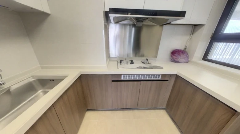 Poly Real Estate Cloud Top - View 8