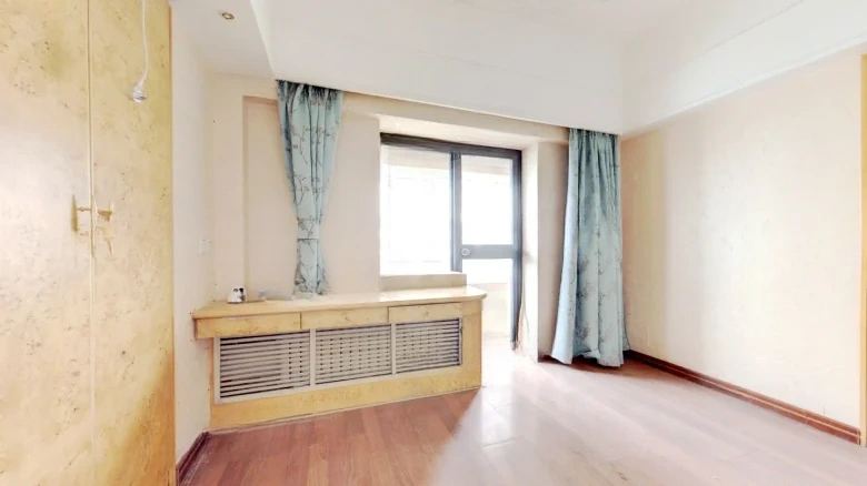 Manhattan Tower - View 3