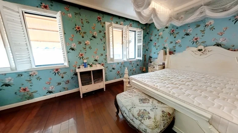 Jade Lake Manor - View 4