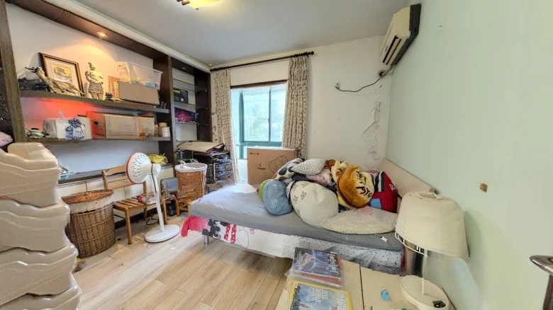 Beauty New World Golden Marvel Garden - View 3