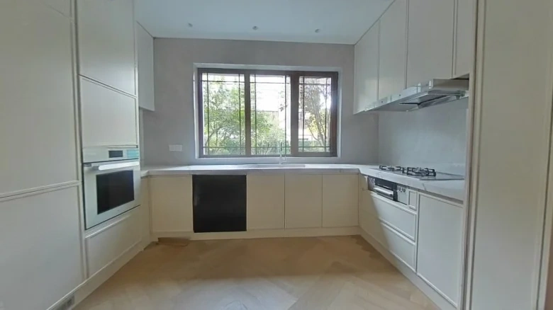 Green City·Imperial River Courtyard - View 9