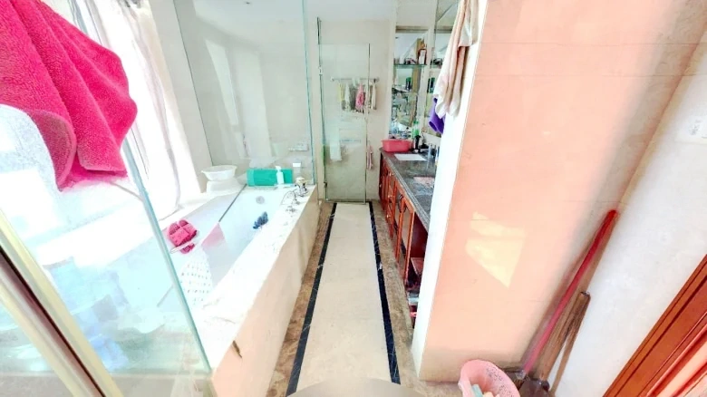 Elegant Ode Residence - View 11