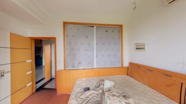 Golden Beverly - View 3