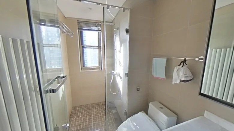 Hai信Jun澜国际酒店 A direct translation focusing on the names within would be - View 10