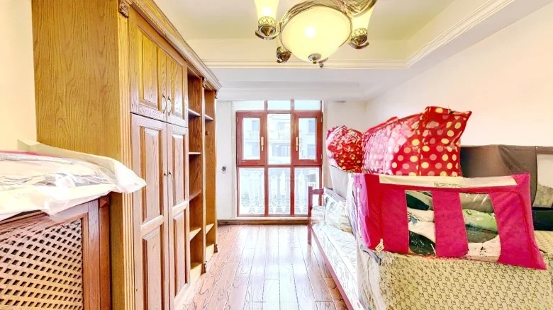 Luo Fu Palace - View 3