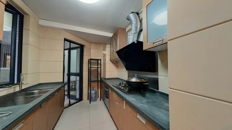 Poly Heart Language - View 7