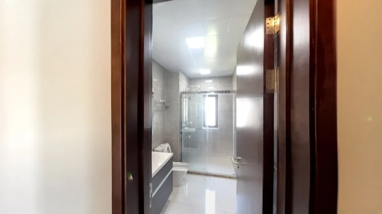 Elegant Ode in Gentle Breeze - View 10