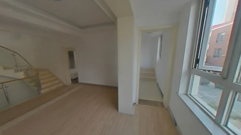 Longyin Li - View 20