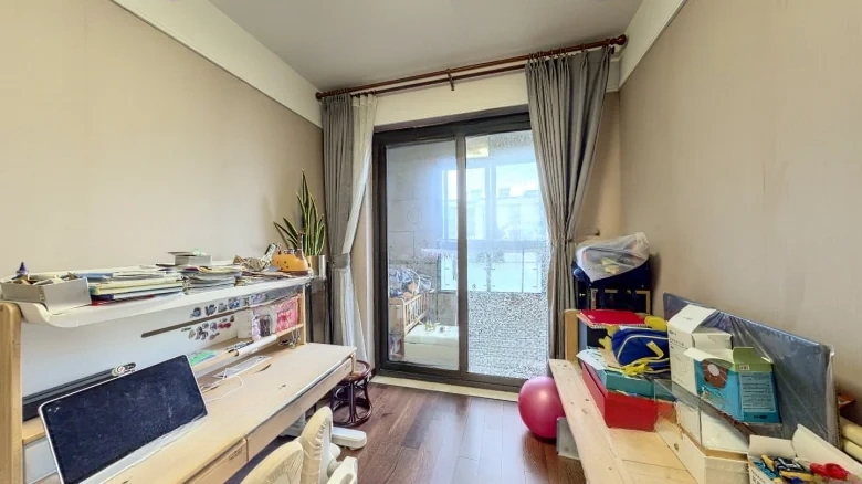 Maple Egret Court - View 3