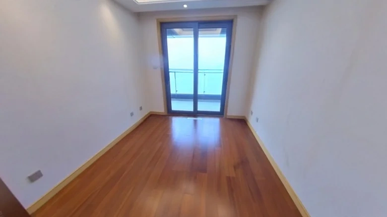 Platinum Delight Rhinoceros Lake - View 4