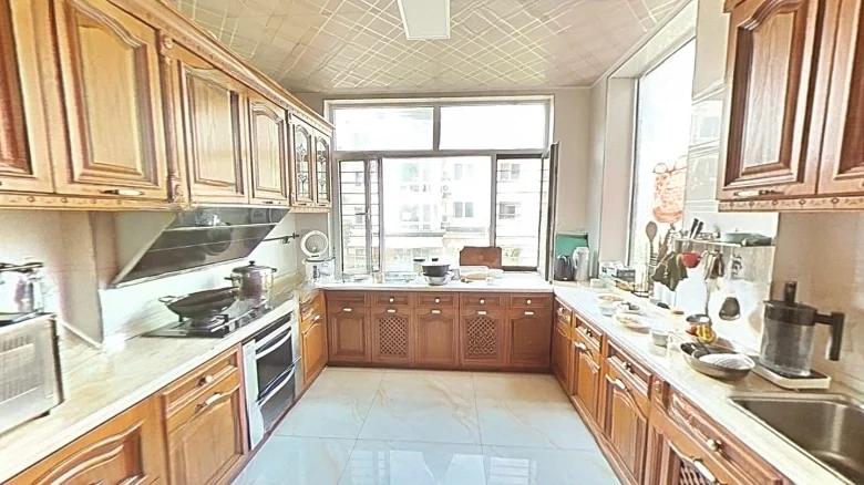 Modern Home Garden - View 9