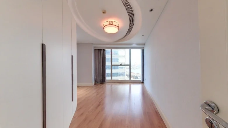 East Sea Road 9号注：在这一翻译中，“号”通常保留不变，因为它具体指地址中的门牌号码。如果需要完全西化的表达，可以进一步译为 - View 4