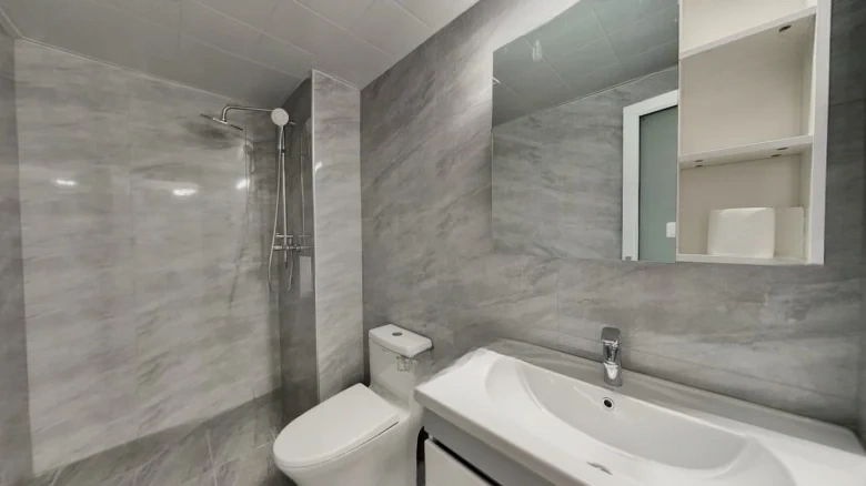 Guang'an Rongyue Home Yan园 in this case seems to be part of the address or location description rather than a compound word. A more appropriate translation focusing on the main terms would be - View 5