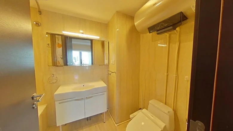 Hyatt Center - View 6