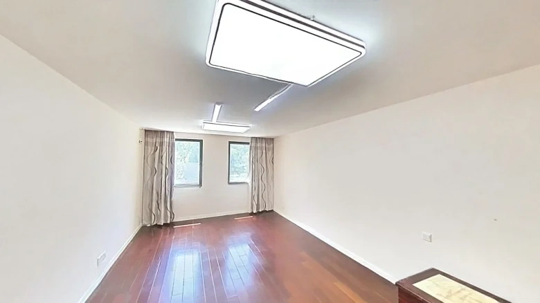 Golf Lakeview Flower Garden - View 2