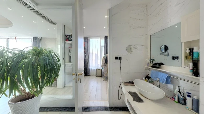 Sky-Piercing Rock - View 10