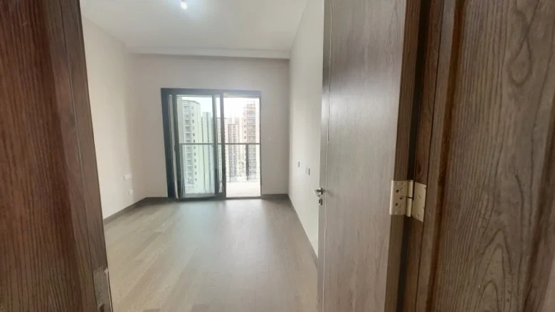 Elegant Ode of Gentle Breeze - View 2