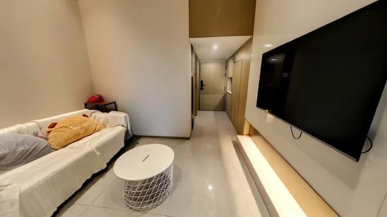 Majestic Gold Throne - View 6