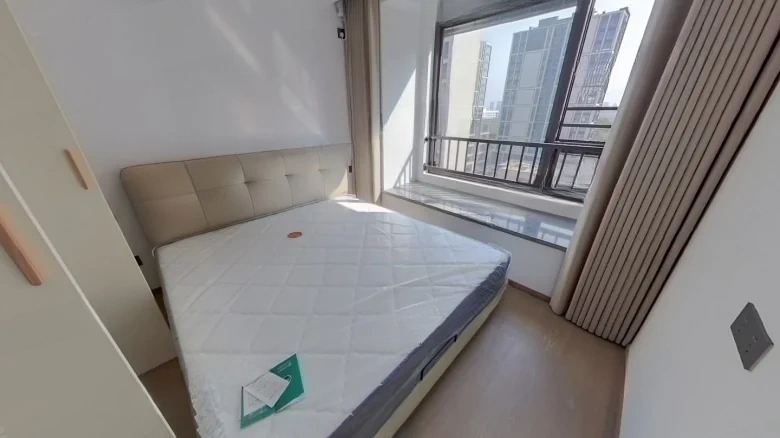 Shou创Ci瑞Xi瑞Yun廷 This direct translation doesn't form a conventional English compound name. A more appropriate translation for marketing or brand purposes could be - View 3