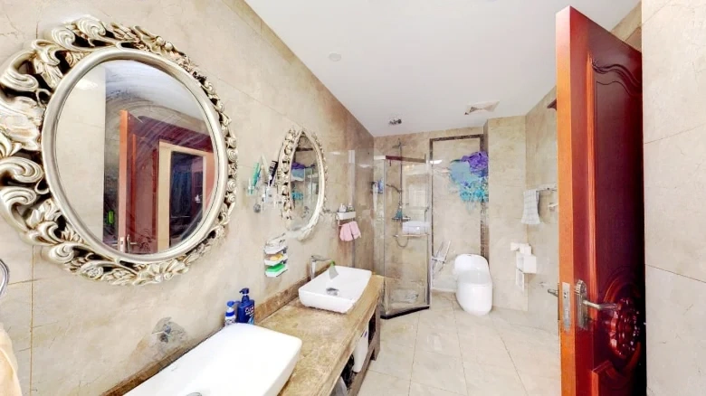 Peninsula Mansion - View 11