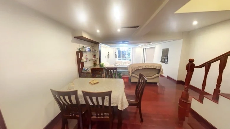 Zhonghua Garden Embroidery苑 doesn't have a direct translation that's commonly used in English for this context, so it can be omitted or if necessary described as - View 2