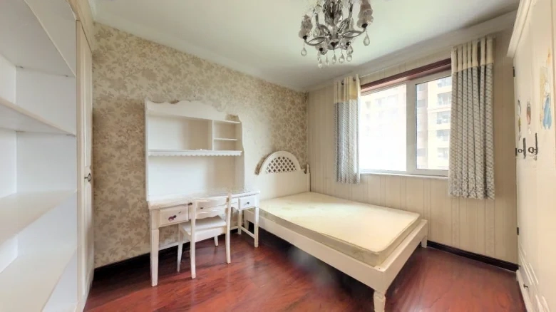 White Swan Court - View 2