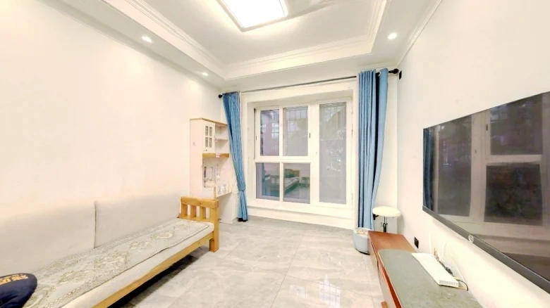 Queen International - View 4