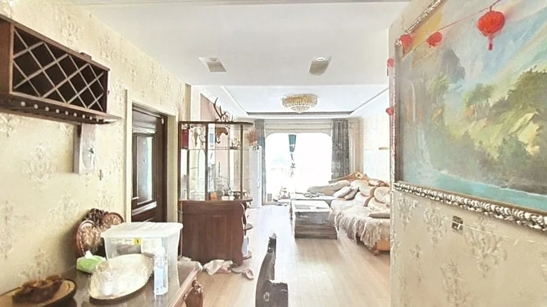 Spring Home Yearly Splendor - View 3