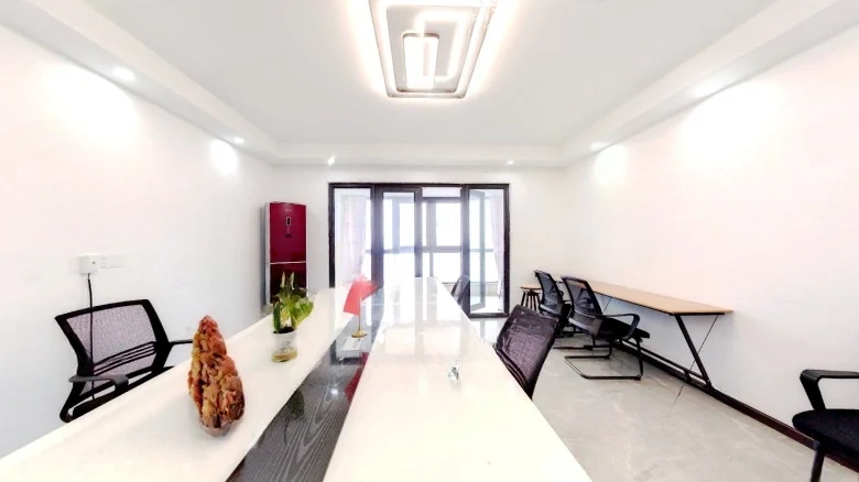 Crowd's Peaceful Seas Bay - View 9