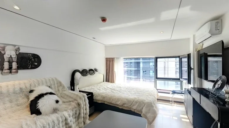 Cloudy Bliss Bay - View 3