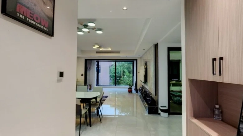 Golden Intimate Villa - View 4