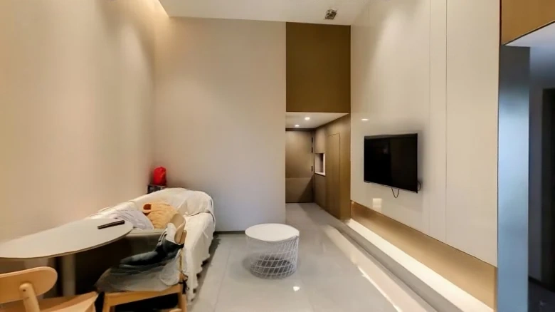 Majestic Gold Throne - View 4