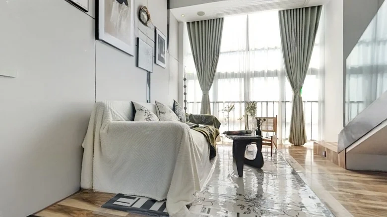 Aurora City Plaza - View 2