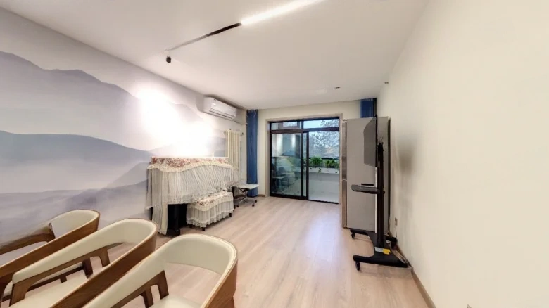 Round Square Apartments - View 9