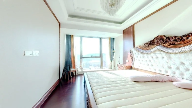 Victoria Mansion Court - View 3