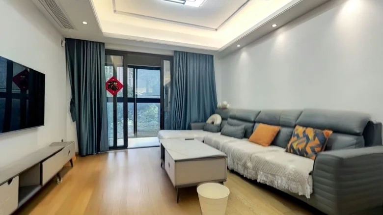 Rood Street Mountain Mansion - View 5