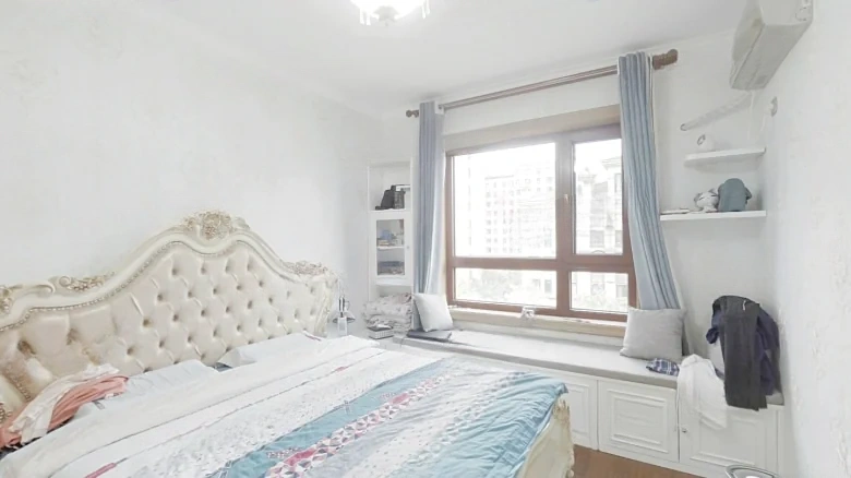 Majestic Peak East Gate East District - View 4