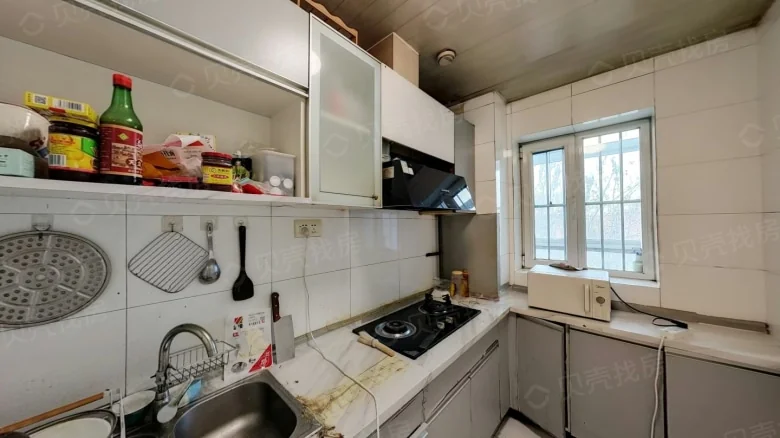 Sunshine 100 East Garden - View 4