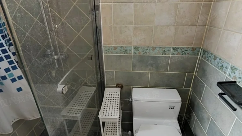 Roadside Lotus Lake Courtyard - View 10