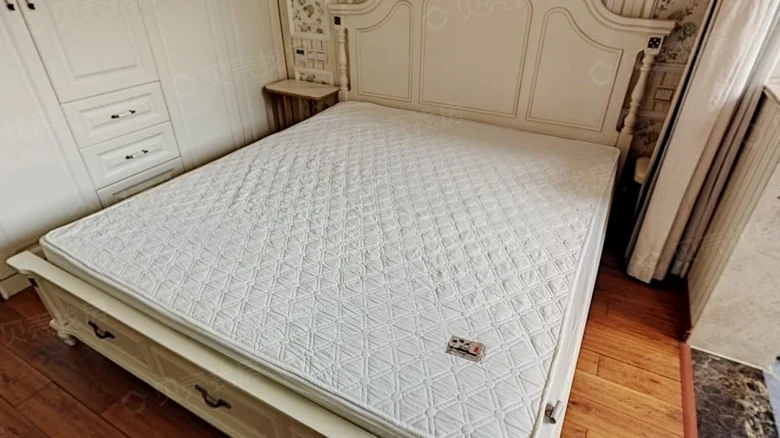 Roadside Lotus Lake Courtyard - View 5