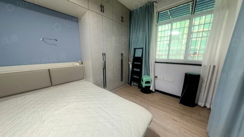 Huaging Community, Station Street - View 1