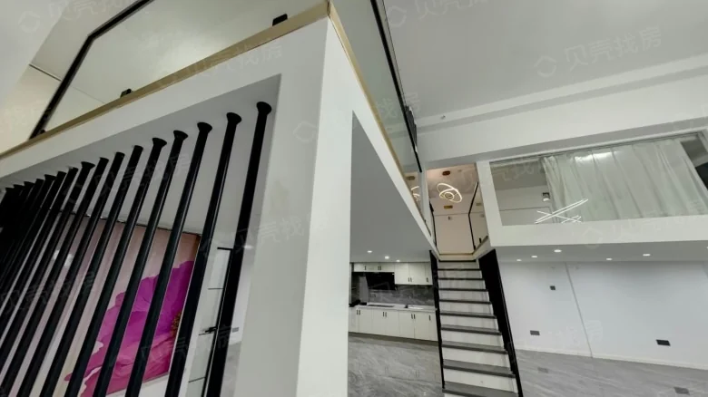 Crimson Star Sky Luxury - View 4