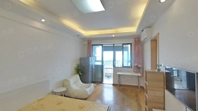 Four Seasons Crystal - View 1